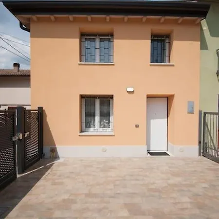 Apartment Casa Gemma - Big Family House With Free Parking San Giovanni Lupatoto